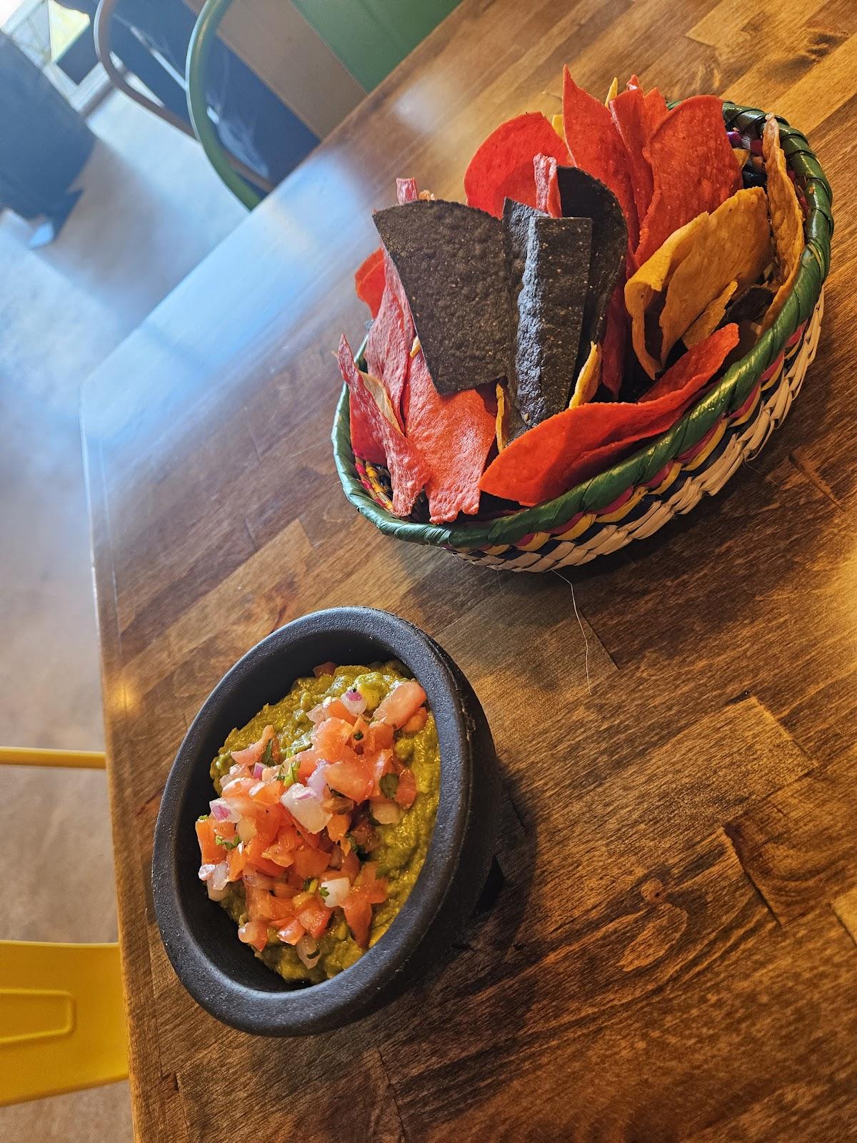 Guac & chips